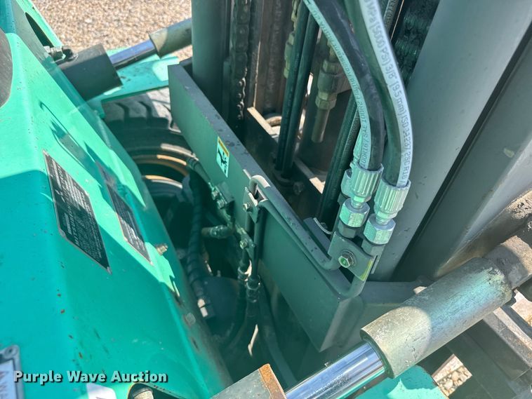 image for item ER2382 2001 Mitsubishi FG30K forklift