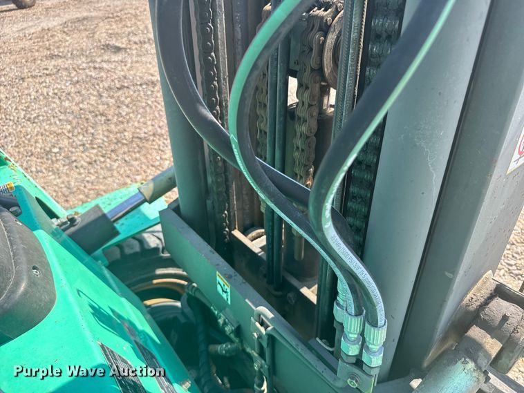 image for item ER2382 2001 Mitsubishi FG30K forklift