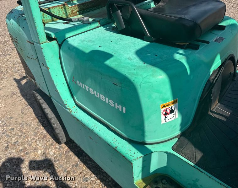 image for item ER2382 2001 Mitsubishi FG30K forklift