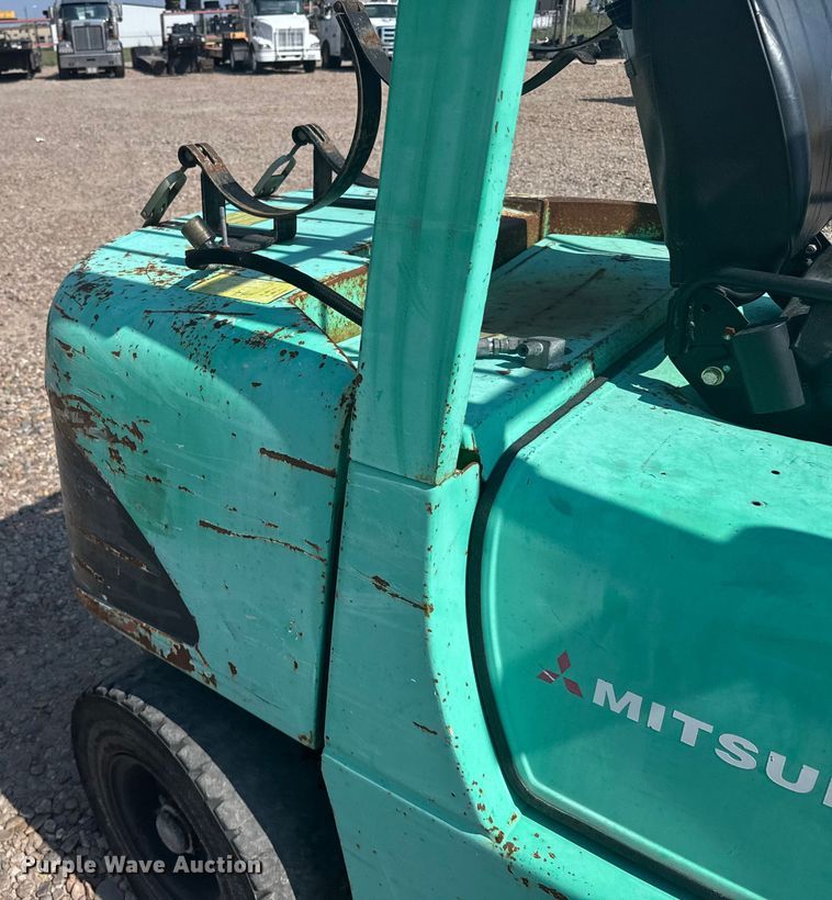 image for item ER2382 2001 Mitsubishi FG30K forklift