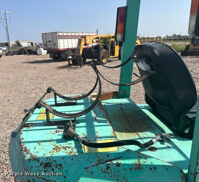 image for item ER2382 2001 Mitsubishi FG30K forklift