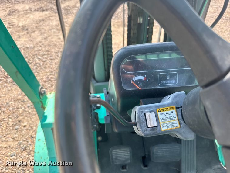 image for item ER2382 2001 Mitsubishi FG30K forklift