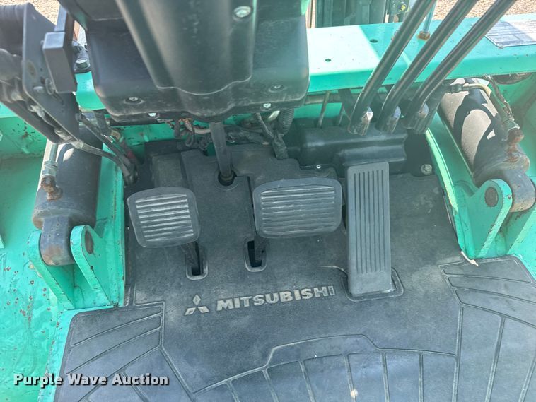 image for item ER2382 2001 Mitsubishi FG30K forklift