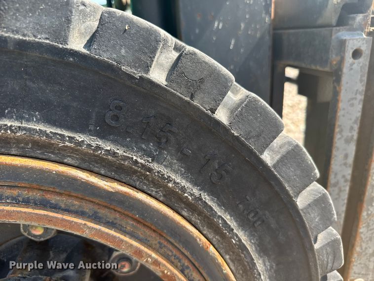 image for item ER2382 2001 Mitsubishi FG30K forklift