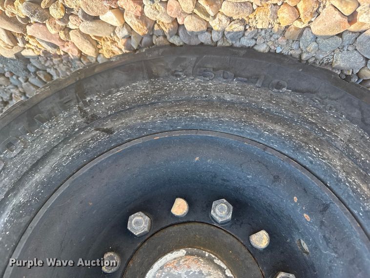 image for item ER2382 2001 Mitsubishi FG30K forklift