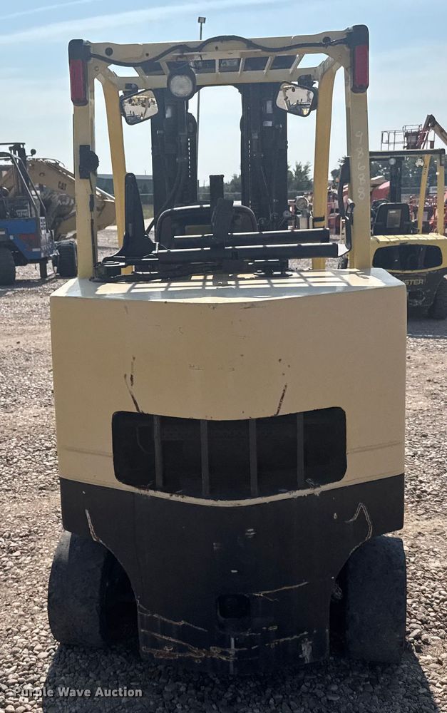 image for item ER2383 2010 Hyster 120 forklift