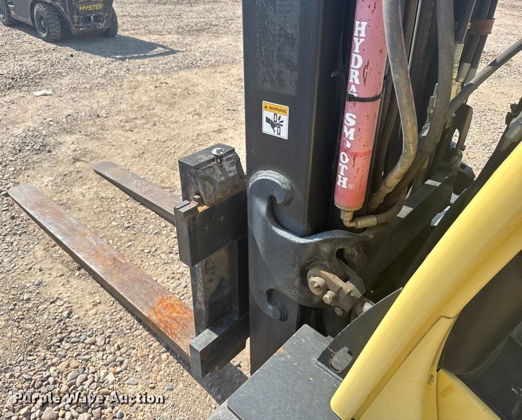 image for item ER2383 2010 Hyster 120 forklift