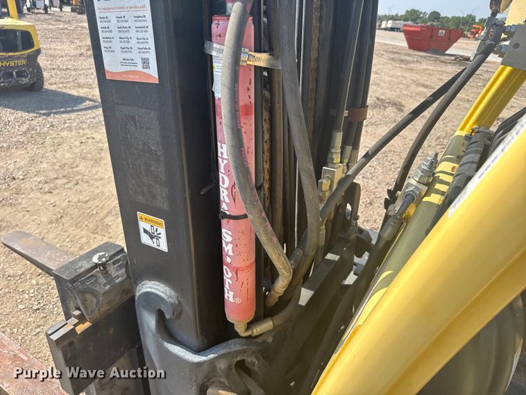 image for item ER2383 2010 Hyster 120 forklift