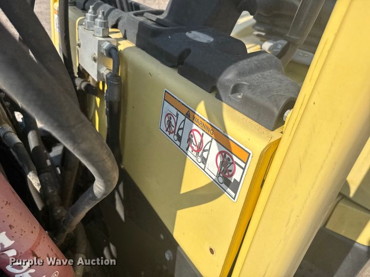image for item ER2383 2010 Hyster 120 forklift