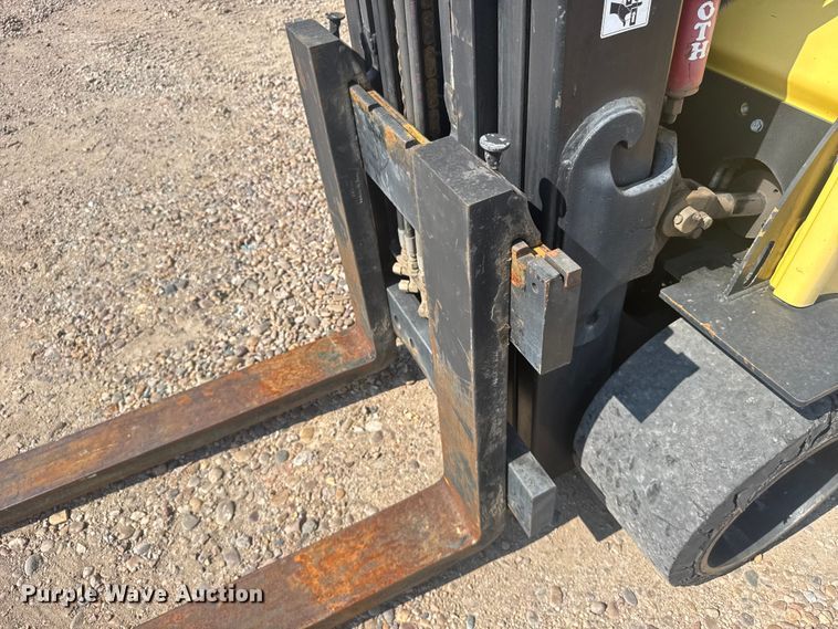 image for item ER2383 2010 Hyster 120 forklift