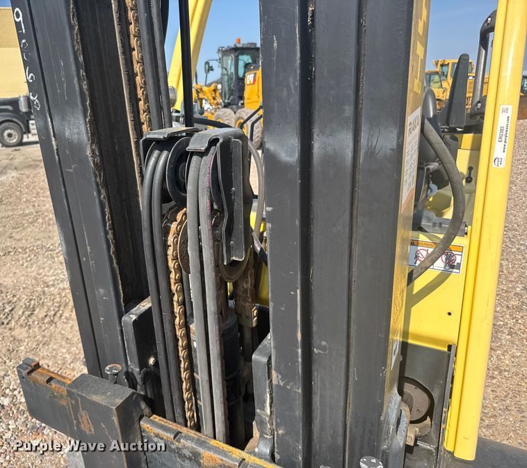 image for item ER2383 2010 Hyster 120 forklift