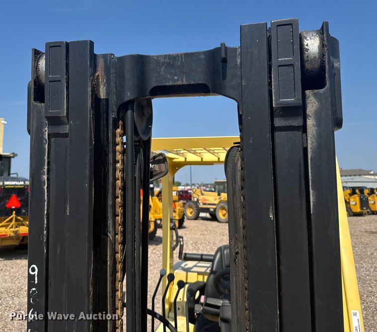 image for item ER2383 2010 Hyster 120 forklift