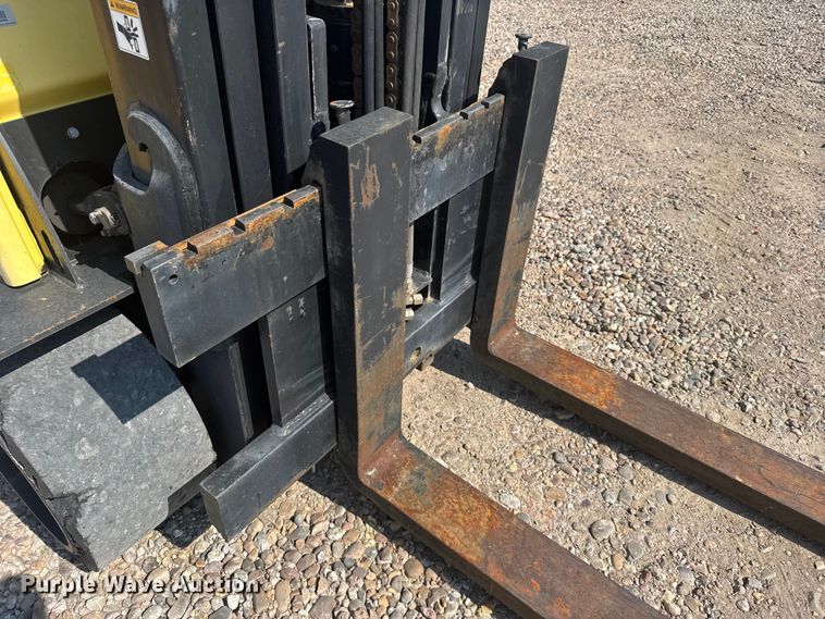image for item ER2383 2010 Hyster 120 forklift