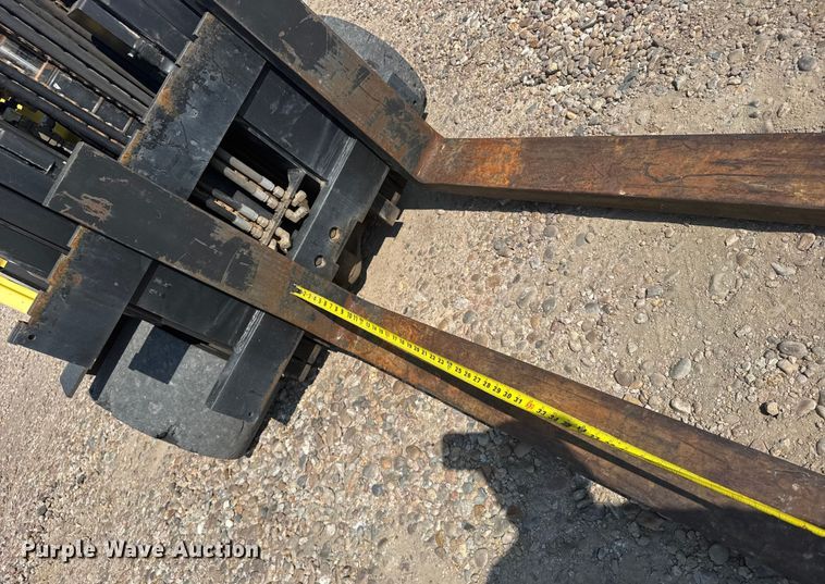 image for item ER2383 2010 Hyster 120 forklift