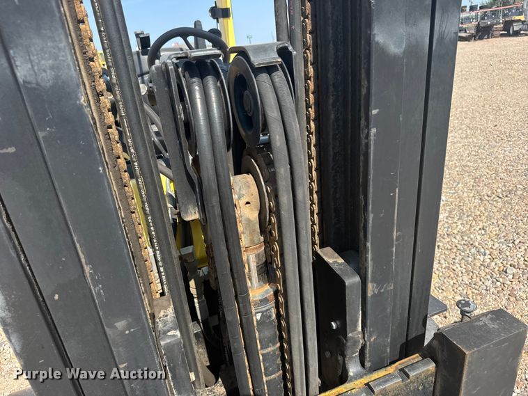 image for item ER2383 2010 Hyster 120 forklift