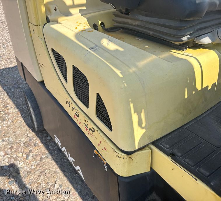 image for item ER2383 2010 Hyster 120 forklift