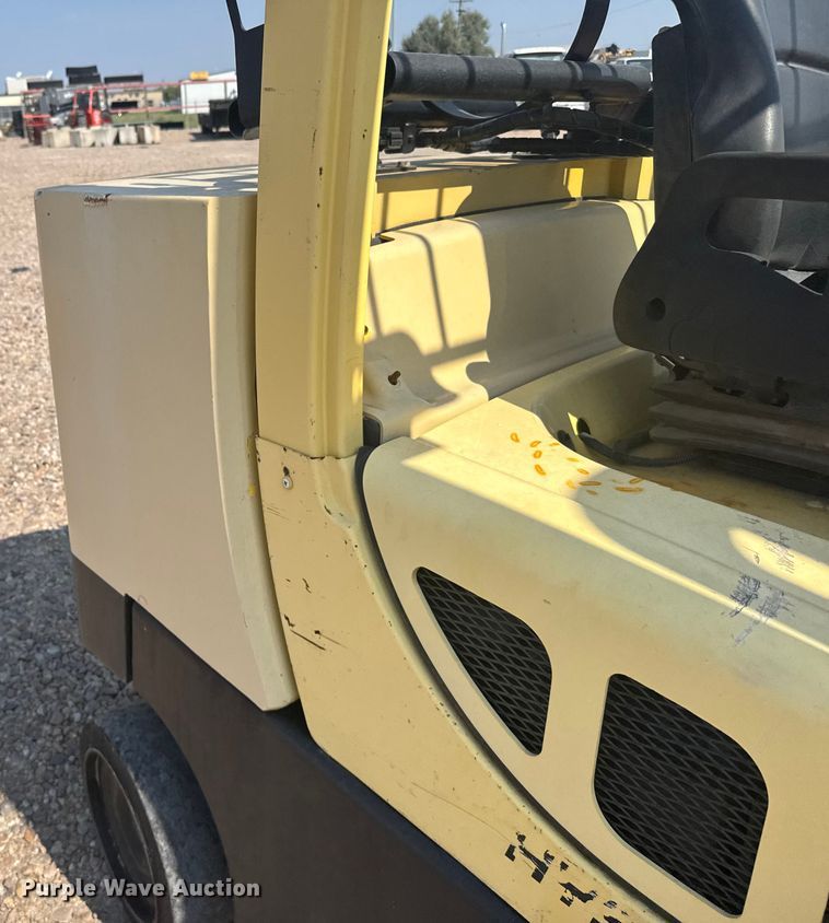 image for item ER2383 2010 Hyster 120 forklift