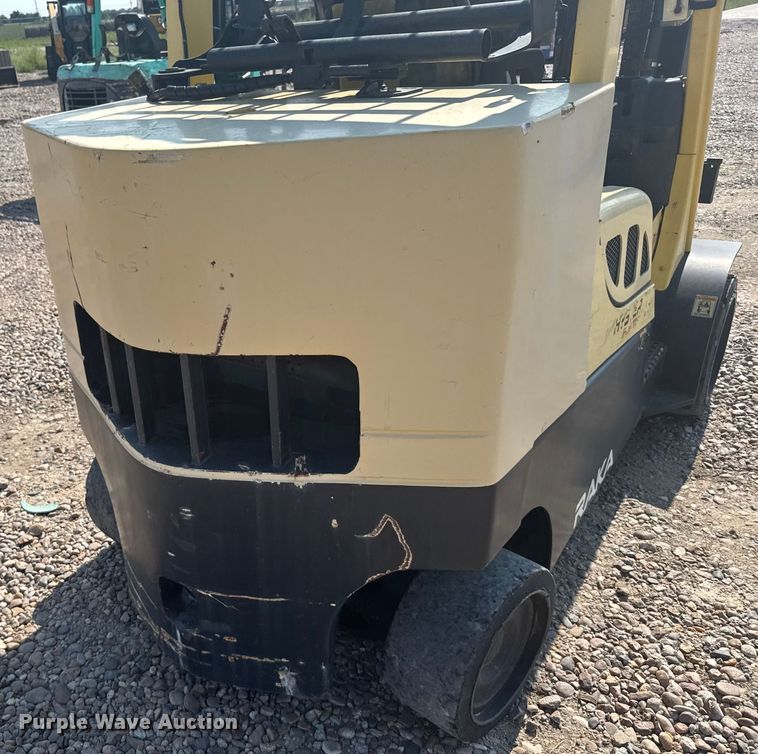 image for item ER2383 2010 Hyster 120 forklift