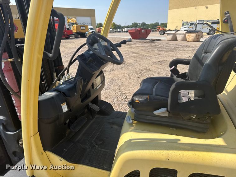 image for item ER2383 2010 Hyster 120 forklift
