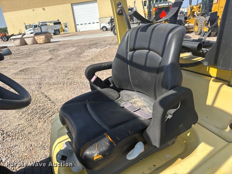 image for item ER2383 2010 Hyster 120 forklift