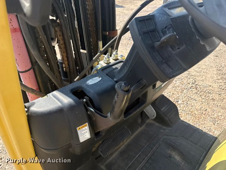 image for item ER2383 2010 Hyster 120 forklift