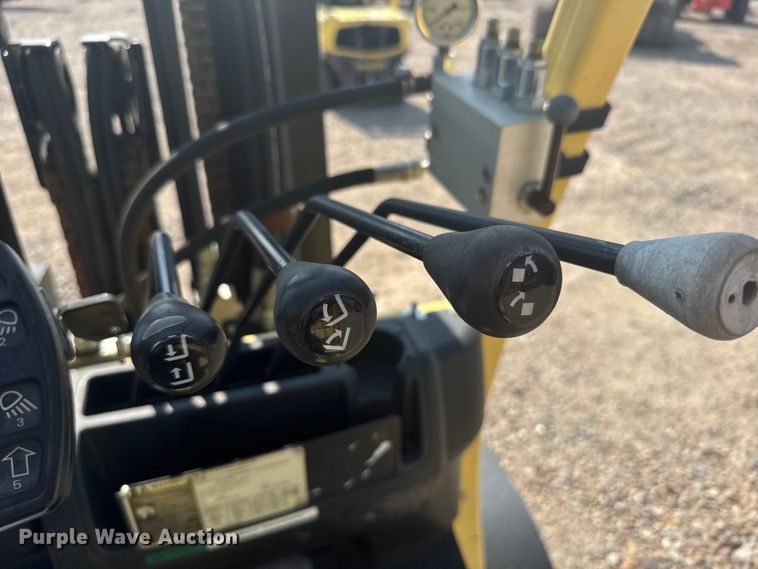 image for item ER2383 2010 Hyster 120 forklift