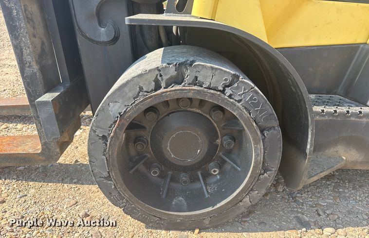 image for item ER2383 2010 Hyster 120 forklift