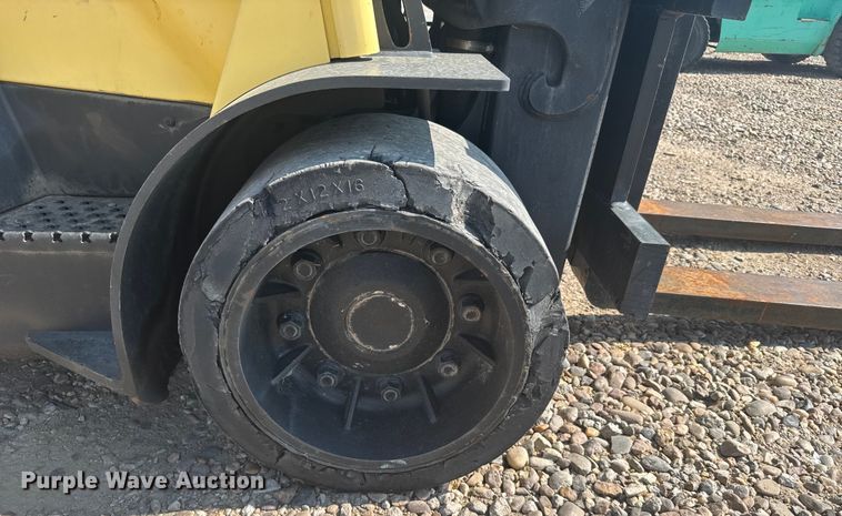 image for item ER2383 2010 Hyster 120 forklift