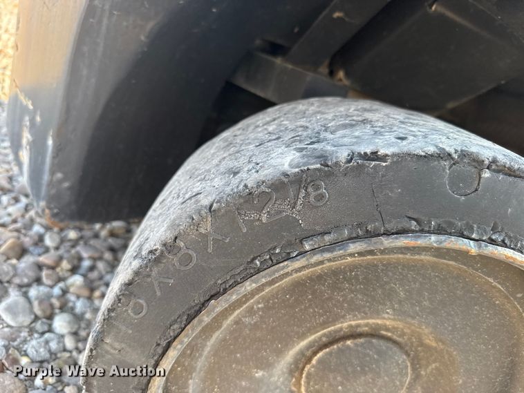 image for item ER2383 2010 Hyster 120 forklift