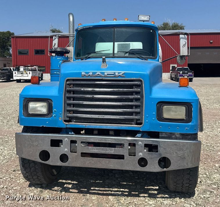 image for item ER2385 1997 Mack ready mix truck