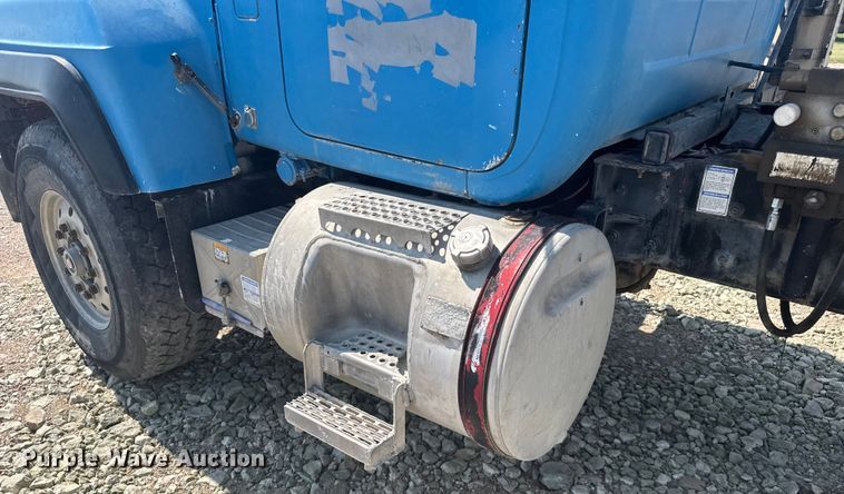 image for item ER2385 1997 Mack ready mix truck