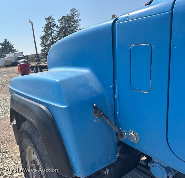 image for item ER2385 1997 Mack ready mix truck