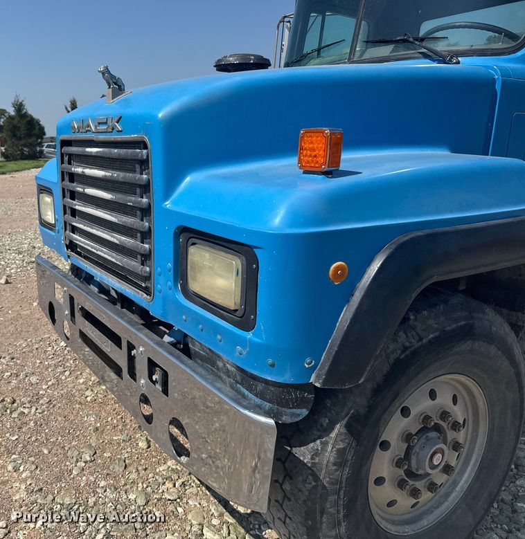 image for item ER2385 1997 Mack ready mix truck