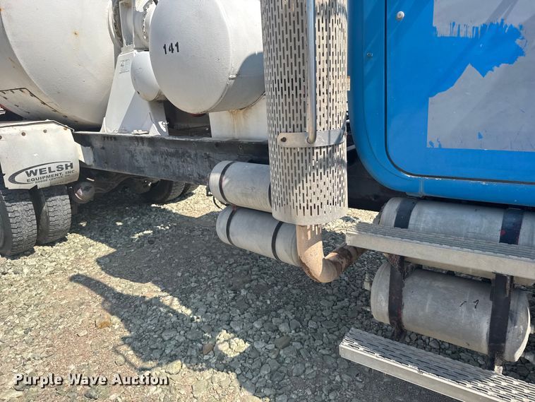 image for item ER2385 1997 Mack ready mix truck