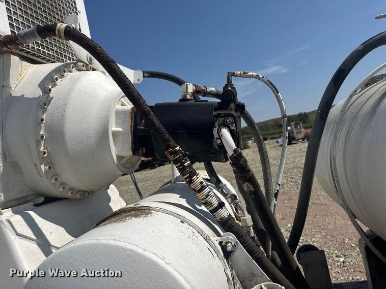 image for item ER2385 1997 Mack ready mix truck