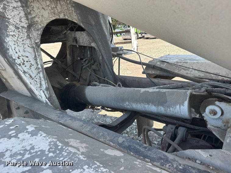 image for item ER2385 1997 Mack ready mix truck