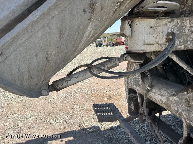 image for item ER2385 1997 Mack ready mix truck