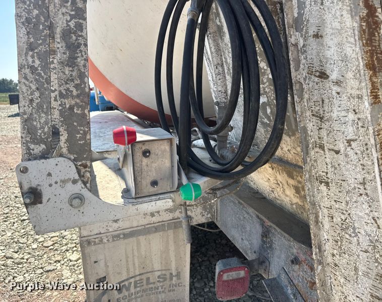 image for item ER2385 1997 Mack ready mix truck