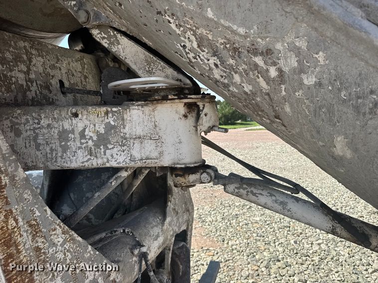 image for item ER2385 1997 Mack ready mix truck