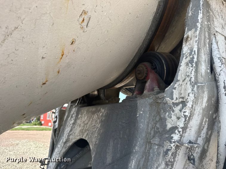 image for item ER2385 1997 Mack ready mix truck