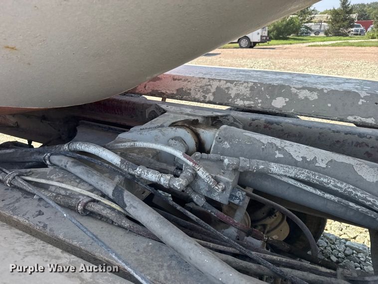 image for item ER2385 1997 Mack ready mix truck