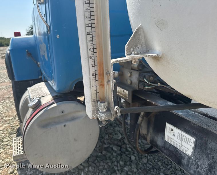 image for item ER2385 1997 Mack ready mix truck