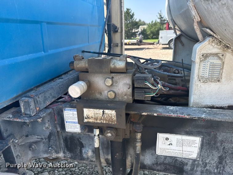 image for item ER2385 1997 Mack ready mix truck