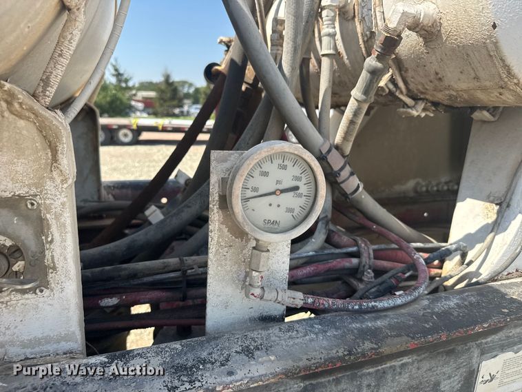 image for item ER2385 1997 Mack ready mix truck