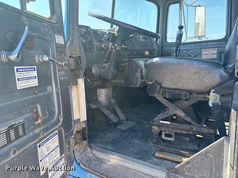 image for item ER2385 1997 Mack ready mix truck
