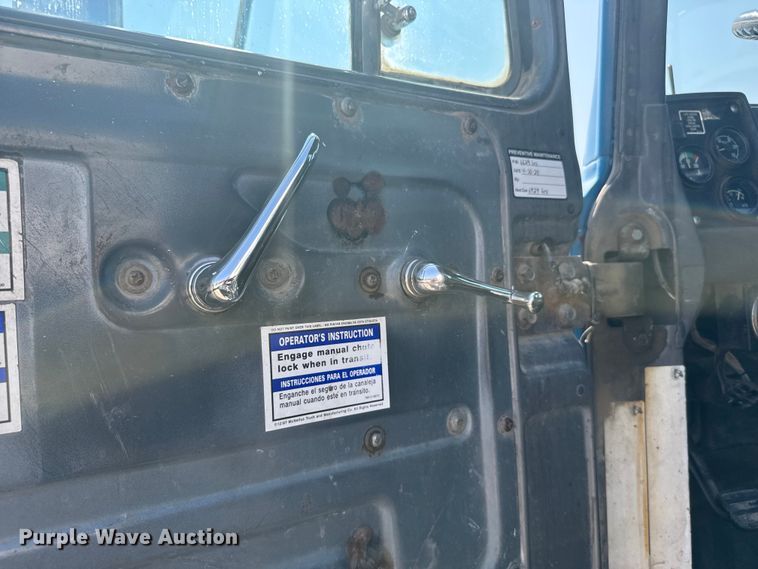 image for item ER2385 1997 Mack ready mix truck