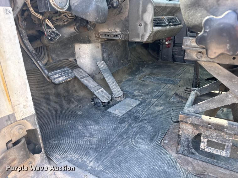 image for item ER2385 1997 Mack ready mix truck