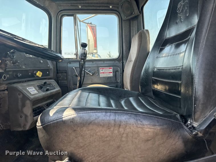 image for item ER2385 1997 Mack ready mix truck