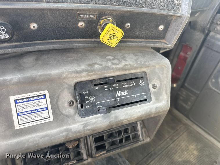 image for item ER2385 1997 Mack ready mix truck