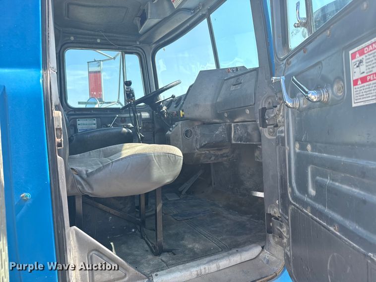 image for item ER2385 1997 Mack ready mix truck